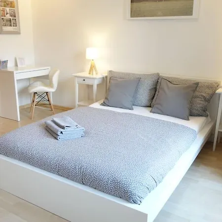 Apt Trendy District Neustadt/balcony Incl. Parking